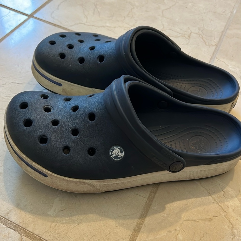 Crocs size 8 men’s